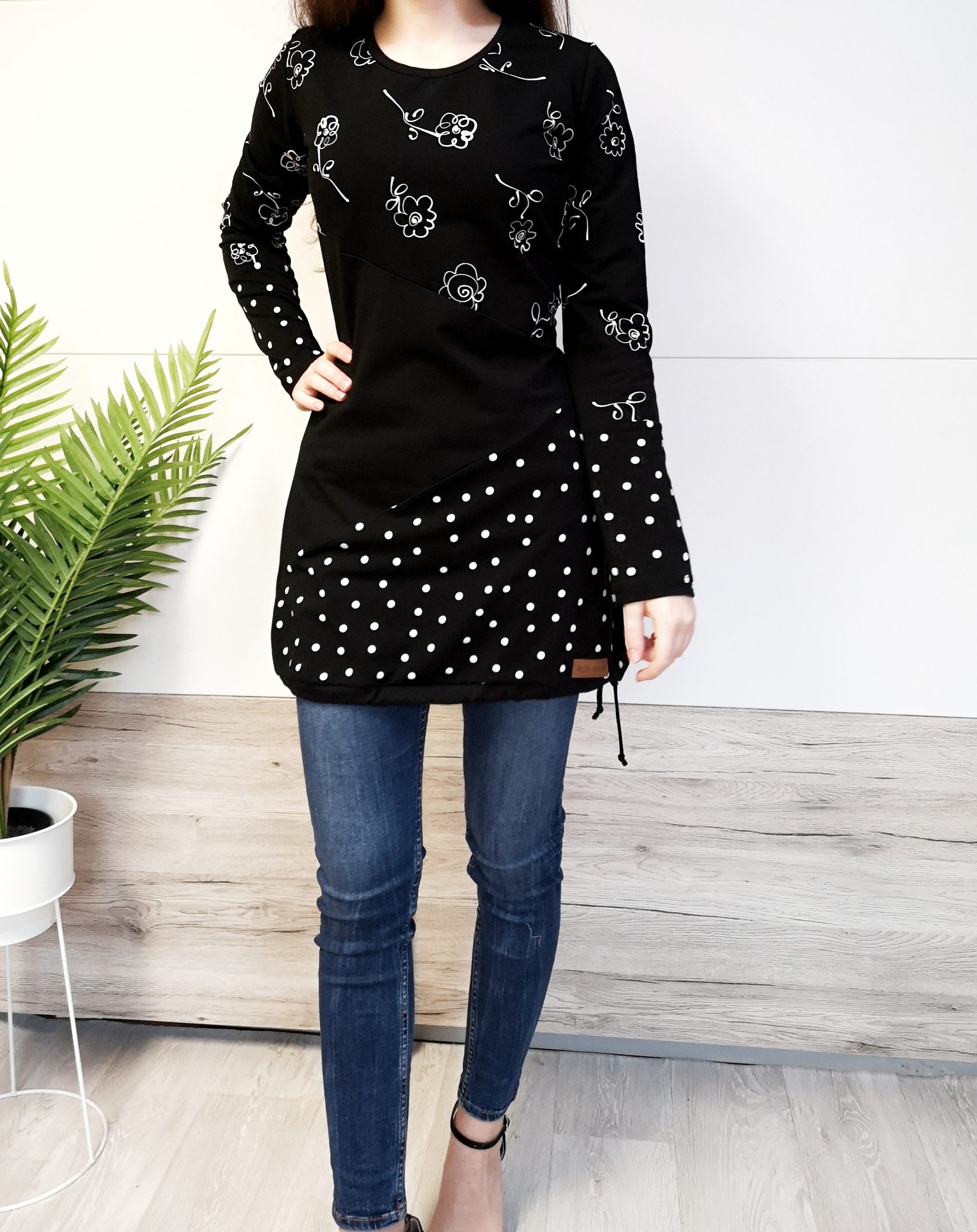 številka S - tunika črno bela