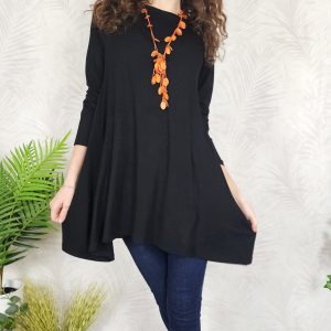 Črna padajoča tunika